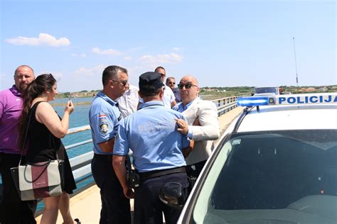 Zadarski Vozilo hitne pomoći zbog prosvjeda nije moglo doći do