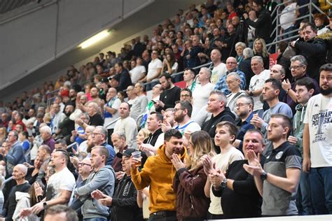 Kibice i cheerleaderki podczas meczu Anwil Włocławek PGE Spójnia