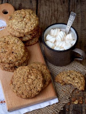 In medium/large bowl, stir together flour, baking powder, and cinnamon. Oatmeal Raisin Cookies | Paula Deen