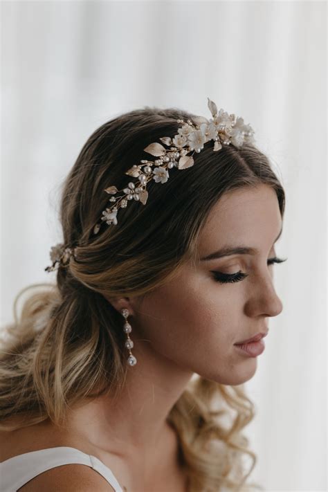 What Are The Best Ways Of Styling Your Hair With A Wedding Headband The Best Wedding Dresses