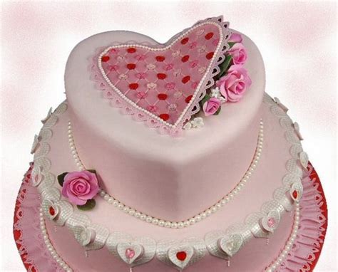 It is not a unique cake design but still rules the heart of all ladies. Valentine's Day Cake Decorating Ideas | Valentines day ...