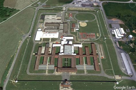 Inside Lewisburg Prison A Choice Between A Violent Cellmate Or