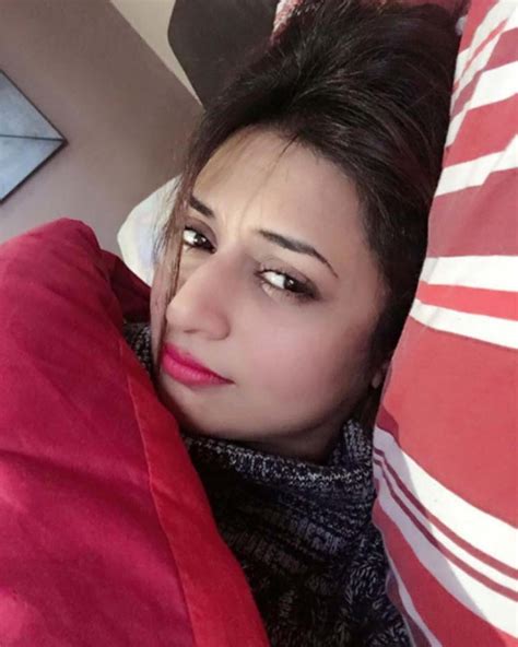 Divyanka Tripathi’s Obsession With Selfies Is Endless