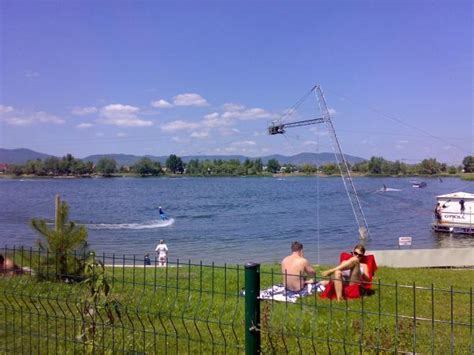 Wakeboarding was invented in australia in the 70s and became popular around the world very quickly. OMSZK-i tó, wakeboard pálya - Omszk Wake Centrum