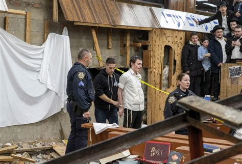 twelve arrested after new york synagogue break in amid secret tunnel dispute
