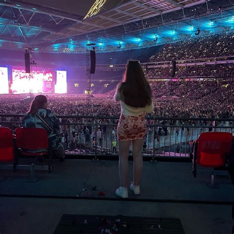 Harry Styles Love On Tour In 2022 Harry Styles Love On Tour Wembley