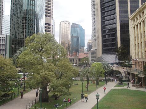 7 marsi festën e mësuesit ne do ta festojmë lulet më të bukura ne do ti dhurojmë. Anzac Square Brisbane