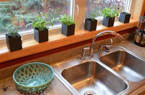 These indoor herb garden planters will look killer in your kitchen and keep your meals tasting fresh all year long. Indoor Kitchen Herb Garden - Get Busy Gardening