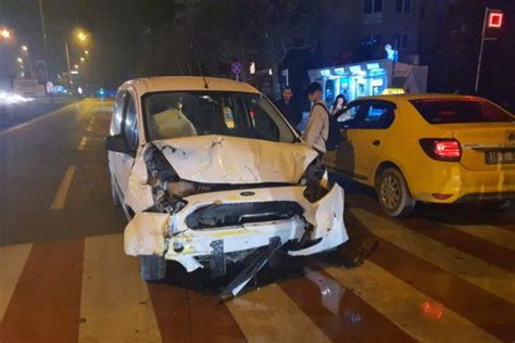 Buzlu yolda duramayan araç evin bahçesine böyle uçtu. Bursa'da FSM Bulvarı'nda kaza! - Bursa Haberleri - Bölge ...