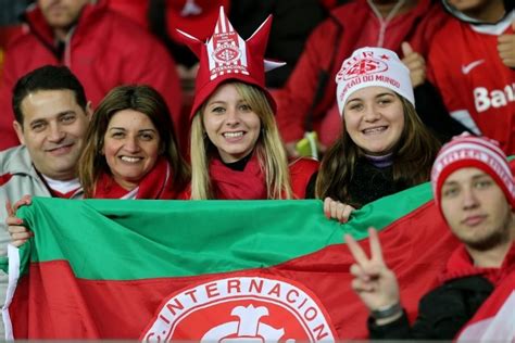 A paixão pelo futebol foi um dos principais motivos da criação do minha torcida. Internacional e Bahia pela Sul-Americana - BOL Fotos - BOL ...