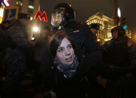 pussy riot members detained outside courthouse where anti putin protestors were being sentenced