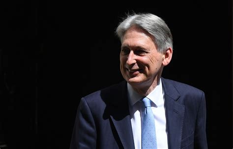 Finance synonyms, finance pronunciation, finance translation, english dictionary definition of finance. Le ministre britannique des Finances démissionne | Le Devoir