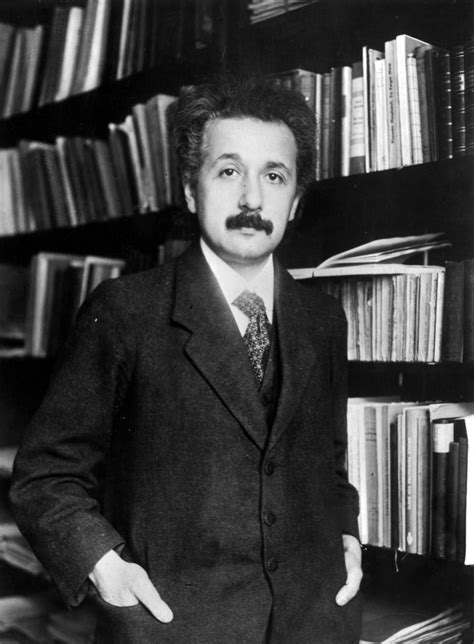 9 Things You May Not Know About Albert Einstein Physicsknow Physicsknow