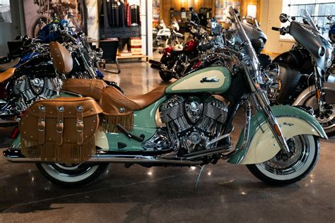 2020 Indian Motorcycle® Chief® Vintage Willow Greenivory Cream For