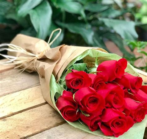 Wrapped Long Stemmed Roses In Brooklyn Ny Deja Vu Flowers