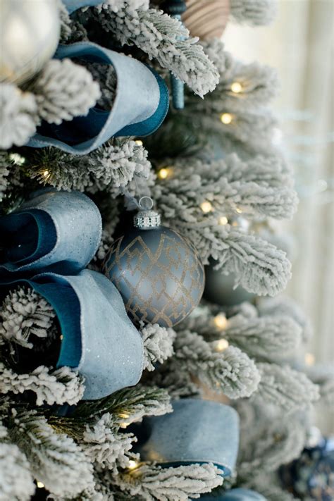 christmas decorations blue themed featured  elledecor bluegraygal