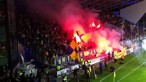 Ticu '4 / cruceru '31, barnoi '90+3. Petrolul crowd ultras muie Steaua - YouTube