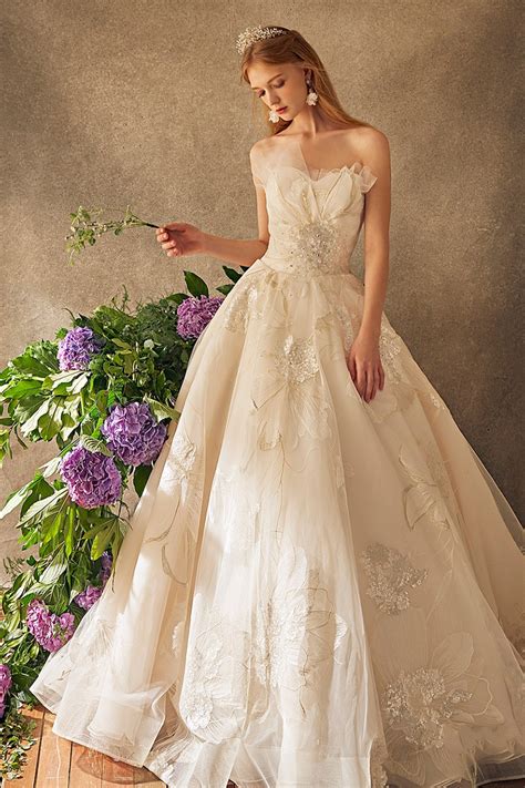 15 Ethereal Flower Inspired Wedding Dresses For Your White Garden