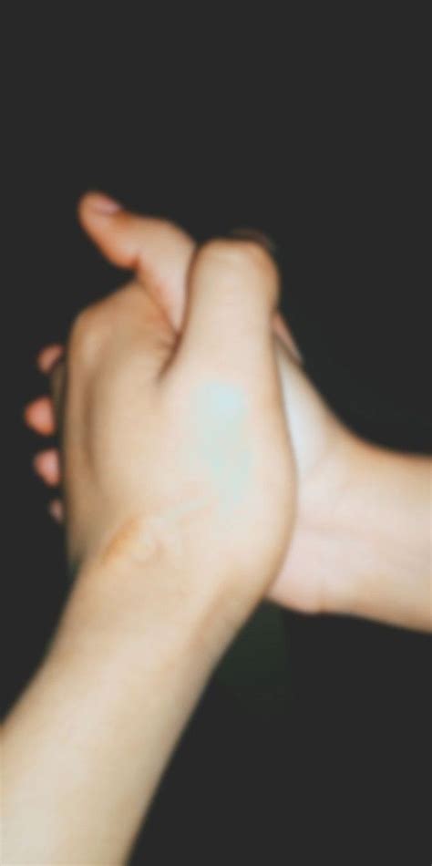 Holding Hands Aesthetic Blurry Couple Pictures Tumblr Galuh Karnia458
