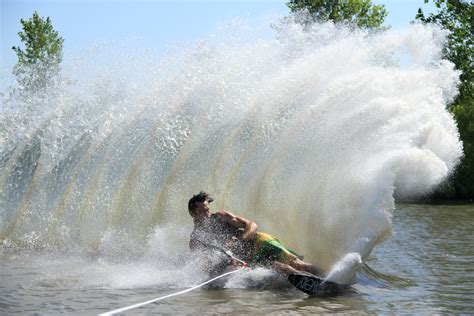 A Beginner's Guide to Water Skiing | ActionHub