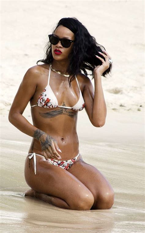 Rihanna Hot Bikiniphotos Miami 58