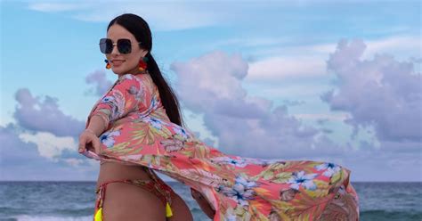 Modelo cubana Haniset Rodríguez luce cuerpazo posando de espaldas con
