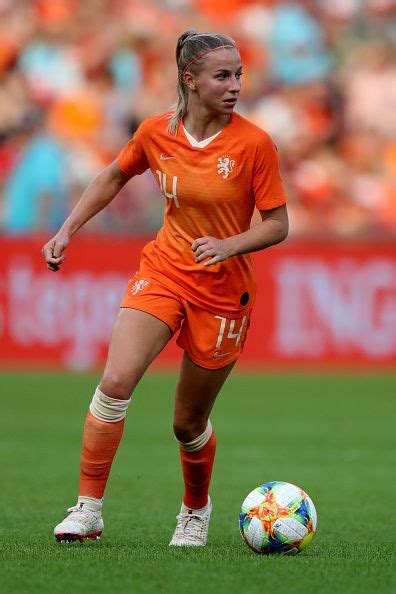 Daarnaast komen vrienden en collega's aan het woord zoals jackie groenen, danielle van der donk, kika van. Vrouwenelftal: dit is het team van het WK 2019