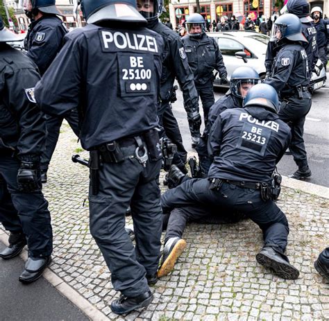 „Liebig 34": Polizei befürchtet „gewalttätige" Rache nach ...