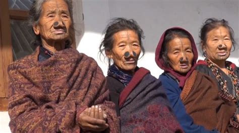 Meet The Apatani Tribe Where Women Must Wear Nose Plugs Daily Mail Online
