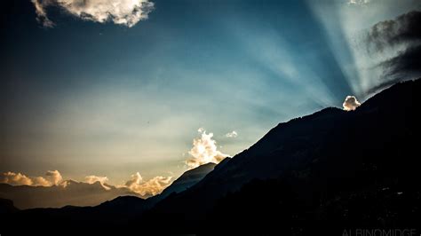 Sunrays Breaking Over The Mountains Of Switzerland 4k Wallpaper