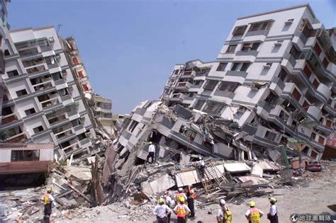 Multiple Buildings Collapse At Least 3 Killed In 64 Quake In Taiwan