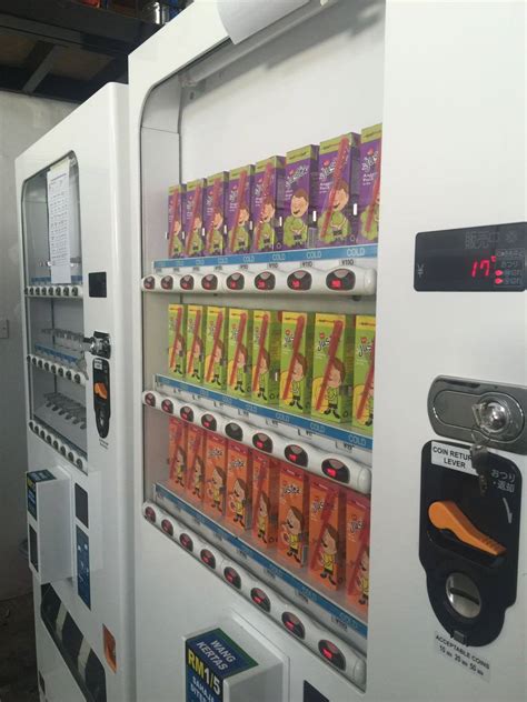 Vending machine in this store: MESIN JANA DUIT: VENDING MACHINE AIR KOTAK