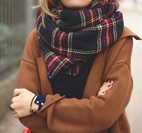 Ici faites une bonne affaire ! L'écharpe à carreaux écossais : l'accessoire parfait pour ...