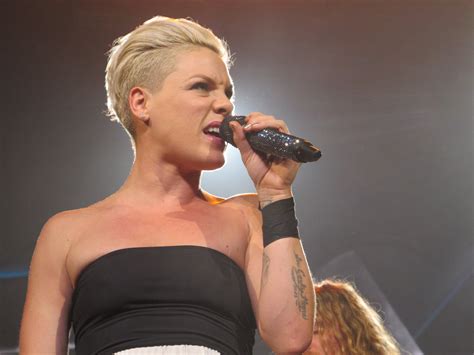 pink alecia beth moore pop rock r b singer babe blonde sexy 47 wallpapers hd