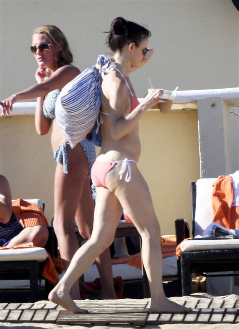 Juliette Lewis Bikini On The Beach In Los Cabos Gotceleb The