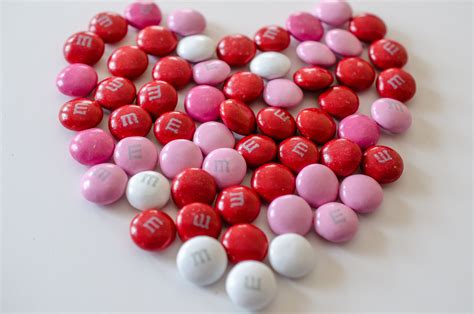 Filevalentines Day Mandms In The Shape Of A Heart 8418026760