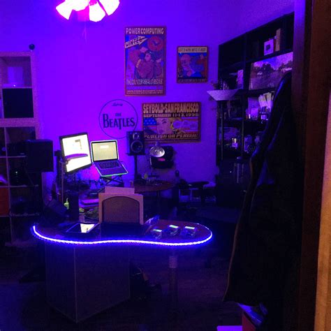 Richard hansler, a light researcher at john carroll university in cleveland, notes that ordinary incandescent lights also produce some blue light, although less than most fluorescent. Hue Do You Love? (Or, My Expensive Love Affair with Hue ...