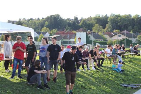 The park features a bowl, bank, stairs,handrail and more built of popular skateparks. Projektmarathon Neulengbach: Skate & Brake - Niederösterreich