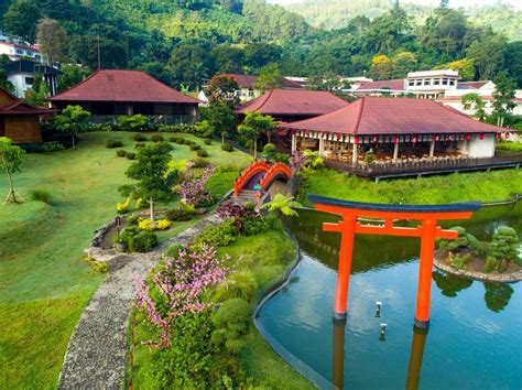Beberapa di antaranya adalah destinasi wisata dengan suasana yang mirip dengan luar negeri, seperti 9 tempat dibawah ini 5 Tempat Wisata Hits Di Malang Seperti Di Luar Negeri!! - Jalanyukk