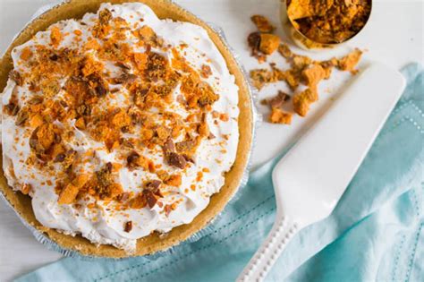 Ice cream, softened (vanilla or chocolate) 1 carton cool whip, softened 2 graham cracker pie crust. 4-Ingredient Butterfinger Pie Recipe - Thirty Handmade Days