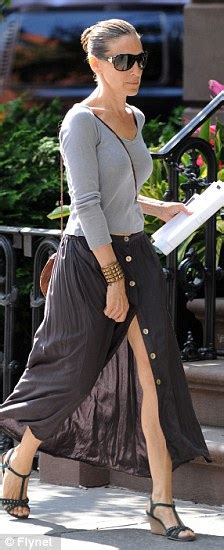 Sarah Jessica Parker Shows Some Leg In A Breezy Summer Skirt Daily