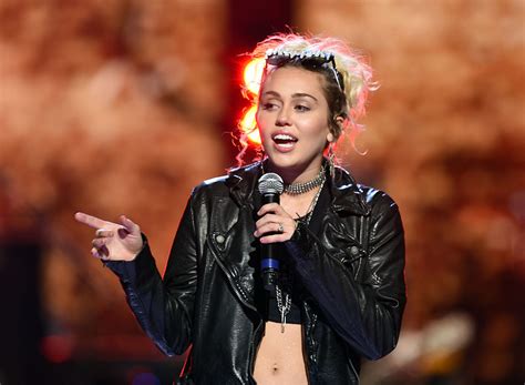 Miley cyrus was born in nashville, tennessee, usa. Miley Cyrus: Diet, Weight, Age, Height, Body Measurements-2018