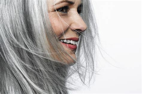Ditching Dye How To Go Gray Gracefully Chicago Tribune
