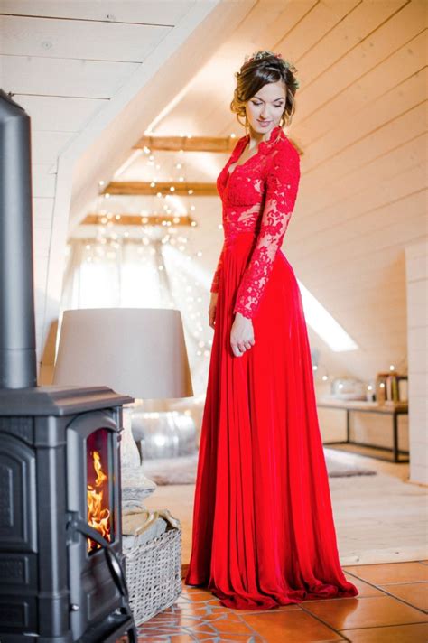 Find the perfect wedding guest dresses from aritzia & it's exclusive brands. This Is How You Rock A Red Dress At Your Holiday Themed ...