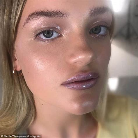Mac Makeup Artist Reveals Her Hack For Making Eyebrows
