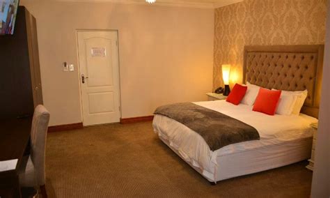 Johannesburg 1 Night Stay For Two Including Breakfast And Massage At Cl