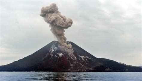 Pencarian anda mitigasi tidak ditemukan di kamus besar bahasa indonesia. Gunung Anak Krakatau Meletus - Nasional Tempo.co