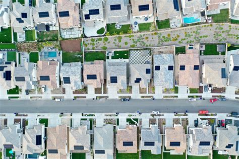 Giulia Carbonaro - Journalist Profile - Intelligent Relations