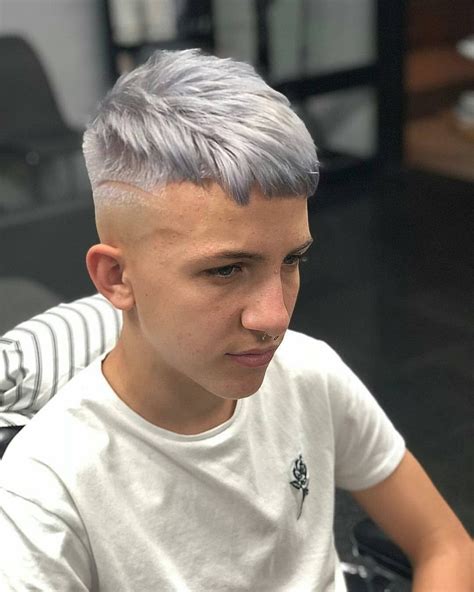 He has silvery, blue hair (as is the norm for those from the khun family) that reaches his shoulders. Pelo Gris Kun Aguero | FormatoAPA.com: Reglas y Normas APA