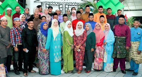 Need to translate timbalan pengurus from malay? Keperluan wakil dari Kelantan dalam Kabinet | Politik ...